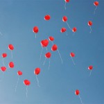 Luftballons bei der Hochzeit steigen lassen